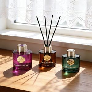 น้ำหอมปรับอากาศแบบก้านไม้หอม กลิ่นลาเวนเดอร์ จัสมิน และการ์ดีเนีย ขนาด 100 มล. พร้อมโลโก้สั่งทำพิเศษ - Product Image 1