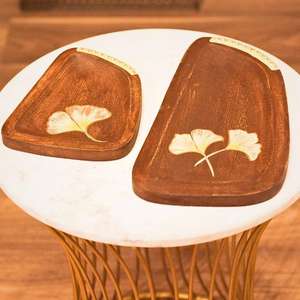 Ensemble de 2 plateaux de service en bois, planches à servir artisanales pour les collations, le fromage et les apéritifs, pour la cuisine, la salle à manger et l'hôtellerie - Product Image 1