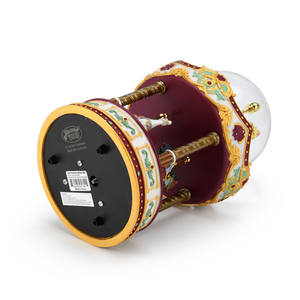 Globo de nieve carrusel navideño personalizado de lujo con dirección navideña artesanal de resina - Product Image 5