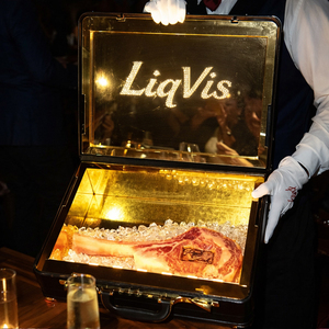 <span class=keywords><strong>Display</strong></span> de Garrafa Led LiqVis para Publicidade com Logo Personalizado, Ecológico, Montagem Fácil, Plástico e Metal para Serviço de Mesa VIP em Restaurantes - Product Image 3