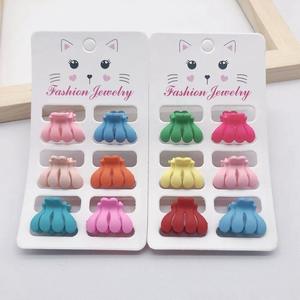 Mini pençe saç tokası Trendy renkli inci saç aksesuarı kızlar için tatlı tarzı saç dekor için parti - Product Image 3