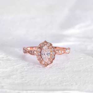 Anillo de Compromiso de Oro Puro de 18 Quilates con Corte Marquesa y Halo, con 34 Diamantes Engastados, Certificado, Anillo Elegante para Boda y Fiesta - Product Image 2