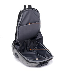 Bolso impermeable para hombre, mochila ligera con cremallera para el pecho y el hombro, puerto de carga USB, para deportes al aire libre y viajes - Product Image 3