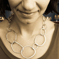 SOUMYA CREATIONS Colliers statement faits main en laiton pour femmes, plaqué or, design minimaliste à maillons géométriques, pour tous les jours