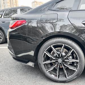 Autocollants d'angle de pare-chocs arrière BMW Série 4 G26 M Sport 2020 Noir Piano Texture Fibre de Carbone Adhésifs ABS Amélioration et Rétrofit - Product Image 1