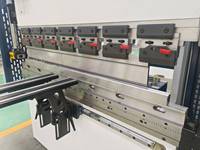 Presse plieuse hydraulique compacte pour pliage multi-V