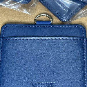 <span class=keywords><strong>Porte</strong></span>-carte d'identité en cuir <span class=keywords><strong>personnalisé</strong></span> avec logo sur mesure, cordon vertical et étui pour <span class=keywords><strong>badge</strong></span> – Idéal pour les cadeaux d'entreprise et les événements - Product Image 2