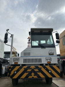 Nouveau tracteur portuaire <span class=keywords><strong>Sinotruk</strong></span> <span class=keywords><strong>Howo</strong></span> 4*2 4*4 6 roues, tracteur de terminal, transmission manuelle - Product Image 5