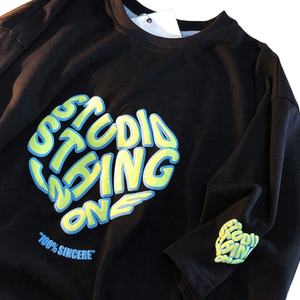 เสื้อยืดโอเวอร์ไซส์แขนสั้นผ้าคอตตอนถัก 100% แบบสั่งพิมพ์ตามต้องการ ล้างสีแบบ Acid Wash พร้อมลายพิมพ์นูน - Product Image 3