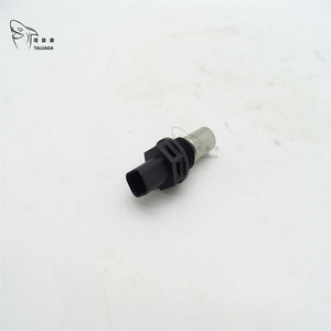 TALUADA Tractores Piezas Sensor de cigüeñal 6820 6910 <span class=keywords><strong>6910S</strong></span> 6920 9410R 9460R 9460RT 9510R Sensor de posición del cigüeñal RE537634 - Product Image 5
