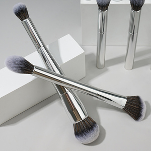 Lot de 10 pinceaux de maquillage professionnels en poils synthétiques de haute qualité, avec manche en aluminium <span class=keywords><strong>argenté</strong></span>, pour anticernes et <span class=keywords><strong>eye</strong></span>-<span class=keywords><strong>liner</strong></span>, vente en gros - Product Image 2