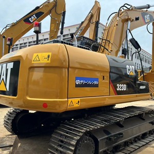 รถขุดตีนตะขาบ Caterpillar 323DL มือสอง ชั่วโมงการทำงานต่ำ สีเดิมจากโรงงาน บริการครบถ้วน ประสิทธิภาพสูง พร้อมทำงาน จัดส่งรวดเร็ว - Product Image 2