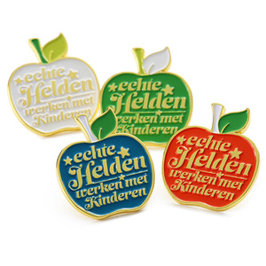Pin Personalizado de Metal con Baño de Oro, Diseño de Manzana, de Aleación de Zinc Fundido a Presión, para el Año Nuevo Escolar y el Año del Maestro - Product Image 2