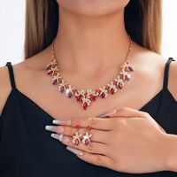 Ensemble d'accessoires deux pièces pour robe de mariée et de soirée : collier et boucles d'oreilles en alliage, élégante chaîne de clavicule pour femme