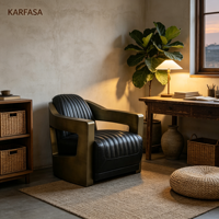 Fauteuil club vintage en cuir marron avec garniture cloutée, pieds en bois, chaise longue en cuir de vachette vieilli pour salon et salle de lecture