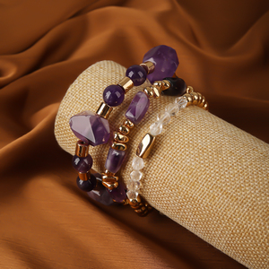 Bracelet tendance en perles d'améthyste naturelle, de quartz blanc et d'<span class=keywords><strong>hématite</strong></span> <span class=keywords><strong>dorée</strong></span> de formes variées, idéal pour les fêtes et les vacances - Product Image 1
