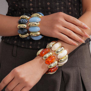 Brazalete de acrílico J con diseño geométrico ovalado y efecto difuminado, unisex, vintage, de nicho, de lujo, exagerado, joyería de mano para fiesta - Product Image 1