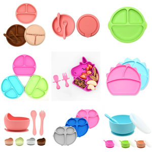 Taza de aprendizaje ecológica sin BPA para recién nacido, tazón de alimentación con pechera de silicona, plato de succión y cuchara suave, juego de comer para bebé, venta al por mayor - Product Image 6