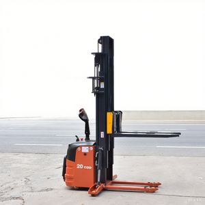 Apilador eléctrico naranja de 2,0 toneladas Motor de alta eficiencia Elevación estable Ideal para trabajos de almacén pesados - Product Image 1