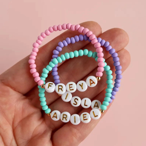 Bijoux d'amitié faits à la main Bracelet personnalisé <span class=keywords><strong>mot</strong></span> personnalisé nom graine Bracelet perlé cadeau pour les enfants - Product Image 1