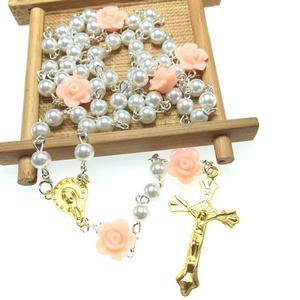 6mm rose Verre Perle Chapelet Perle Rose Fleur Connecteurs Avec Vierge Dorée Marie Centre et Jésus Croix - Product Image 1