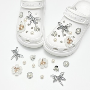 Nouveauté Tendance : Breloques de Luxe en Résine Diamantée Bling Bling pour Sabots <span class=keywords><strong>Crocs</strong></span> – Accessoires de Mode avec Nœud Papillon - Product Image 5