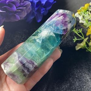 Vente en gros de tours de cristal de quartz fluorite naturelle polie en forme de flocon de neige, pierres de guérison avec ornement en plume pour présentation sur bureau - Product Image 4