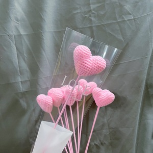 Bouquet personnalisé coloré de petites fleurs en laine crochetées en forme de cœur, cadeau fait main pour mariage ou Saint-Valentin - Product Image 1