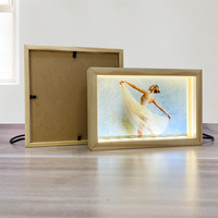 Fournisseur d'usine Cadre photo LED en bois massif couleur naturelle avec acrylique, type boîte à ombre