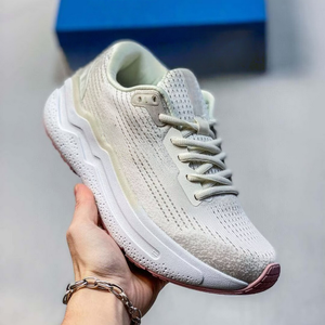 Nuevo modelo de zapatillas deportivas de malla, con entresuela suave y amortiguadora, diseño antideslizante y duradero para un cómodo jogging. - Product Image 5