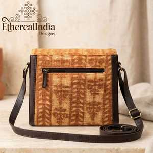 Bolso bandolera artesanal de tela con estampado bohemio, bolso de hombro pequeño de cuero vegano Rexine - Product Image 3