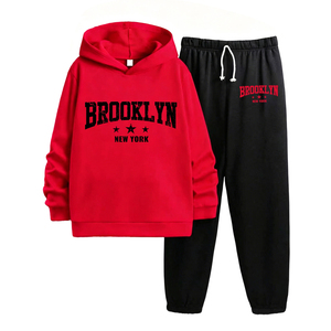 Set Trendy per Bambini 2 Pezzi: Felpa Rossa con Scritta Brooklyn e Pantaloni Jogger Neri con Elastico in Vita, Outfit Casual Quotidiano, Spedizione Rapida - Product Image 4