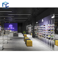 Support d'affichage créatif personnalisé en métal, bois et verre pour vêtements, idéal pour les magasins de sport, avec logo et couleur personnalisés, fabrication professionnelle OEM/ODM