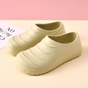 Sandales compensées pour femmes, couleur kaki, talon de 4 cm, antidérapantes, imperméables, résistantes à l'huile, confortables et souples, idéales pour le personnel de cuisine - Product Image 1