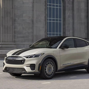 <span class=keywords><strong>Mustang</strong></span> Mach-<span class=keywords><strong>E</strong></span> SUV haute performance |   Puissance électrique et style emblématique pour les amateurs d'aventure - Product Image 1