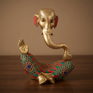 Idole traditionnelle en laiton de Ganesh Bhagwan avec tronc, pour Diwali, artisanale, avec design de tronc - Product Image 4