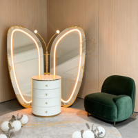 Miroir de Maquillage LED Papillon de Luxe Extensible en Laiton, Doré Moderne, sur Pied, pour Appartement et Chambre à Coucher