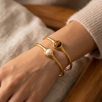 Bracelet ouvert X&L rétro en pierre naturelle et perle, plaqué or 18 carats, en acier inoxydable, étanche, pour femme, vente en gros
