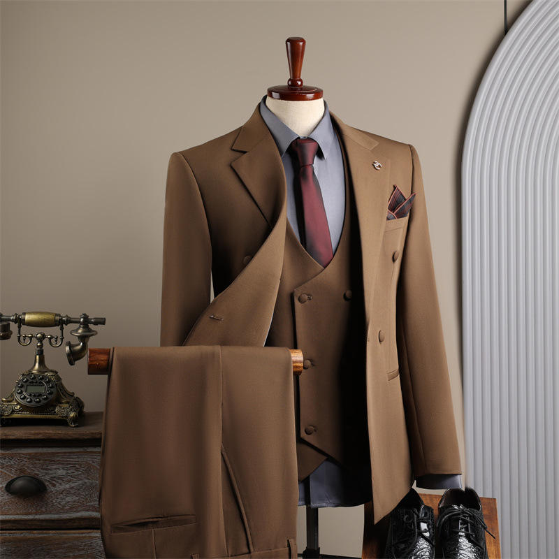 Colore caffè (completo giacca + gilet + pantaloni eleganti)