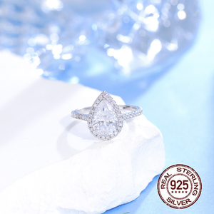 Anello di Tendenza in Argento Sterling 925 con Zircone Cubico Argento S925 Pietra Brillante Stile Diamante <span class=keywords><strong>Anelli</strong></span> Nuziali e di <span class=keywords><strong>Fidanzamento</strong></span> per Donna - Product Image 5