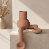 Vase à fleurs en céramique abstrait nordique Jossin avec une forme sculpturale artistique unique pour la décoration de la maison, centre de table