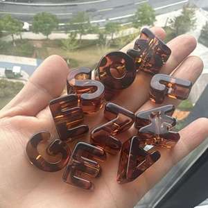 ลูกปัดอะคริลิคสีน้ำตาลเต่าแบบหนา ตัวอักษรเดี่<span class=keywords><strong>ย</strong></span>ว สำหรับตกแต่งรองเท้า - Product Image 1