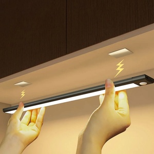 Luz Nocturna LED de 20/30/40/60CM con Sensor de Movimiento, Inalámbrica, USB, para Armario, Cocina, Dormitorio - Product Image 1