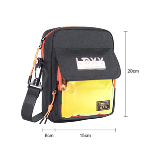 Petit sac bandoulière en nylon noir holographique personnalisé pour hommes, avec sangle réglable et fermeture à glissière - Product Image 6