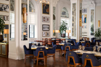 Ensemble de table et de chaises de salle à manger de restaurant d'hôtel contemporain de luxe, banc en cuir