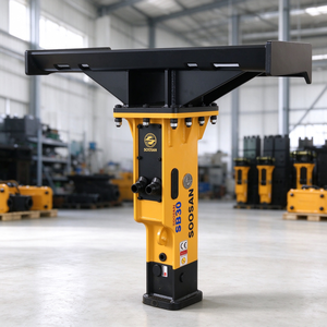 Rompedor Hidráulico Silencioso Tipo Caja SOOSAN SB30 con Placa de Montaje para Minicargadora Bobcat de 2-4.5 Toneladas - Product Image 1