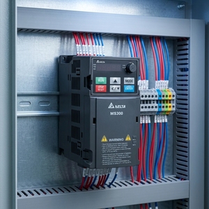 อุปกรณ์อิเล็กทรอนิกส์ VFD17AMS23ANSAA VFD-MS300, 5HP 3.7kW 230V 17A HD 19.5A ND 3 เฟส IP20 599Hz VFD17AMS23ENSAA ตัวควบคุม VFD VFD17AMS - Product Image 1