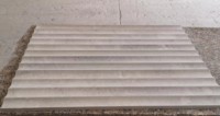 Pierre naturelle Nouveau design Carreaux de marbre concaves cannelés en travertin blanc beige poli pour la décoration intérieure