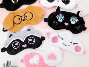 Mascherina per Dormire in Peluche con Design di Cane/<span class=keywords><strong>Gatto</strong></span>/Nuvola, Maschera Oscurante per Viaggi, Pisolini all'Aperto e Cura degli Occhi - Product Image 1