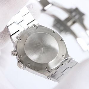 Nuevo Reloj de Pulsera de Moda con Cristal de Zafiro, Caja de Acero, Esfera Negra, Brazalete Integrado, Movimiento Automático, Doble Hora, Fecha y Función de Energía - Product Image 4